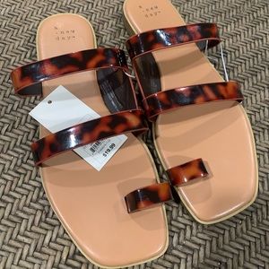 NWT Tortoise Women’s Sandals Size 9.5!